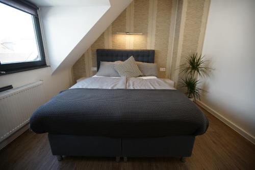 Ένα ή περισσότερα κρεβάτια σε δωμάτιο στο Stay Here ND Apartments