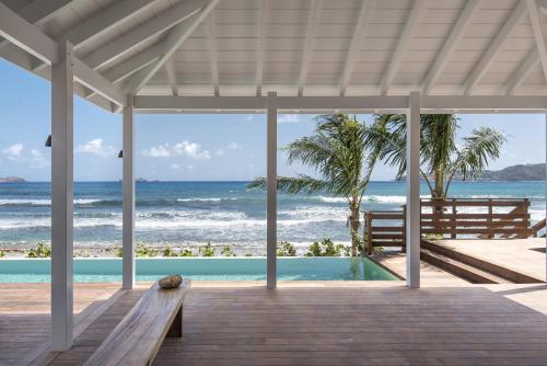 a pavilion with a view of the ocean at Hotel Manapany in Gustavia