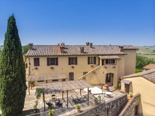 a view of a house from the top of a building at La Coppa in Asciano
