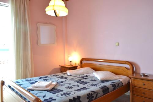 a bedroom with a bed with two towels on it at Oniro Apartments in Xiropigado