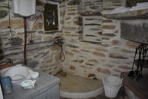 Kúpeľňa v ubytovaní Private Home 2' from the beach, Orkos Kea
