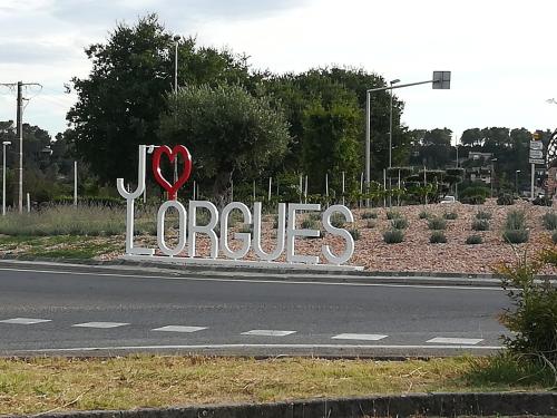 a sign that says i lovearios on the side of a road at Villa COLIBRI in Lorgues