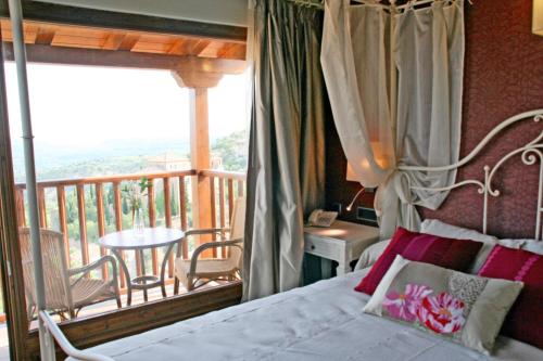 Postel nebo postele na pokoji v ubytování Hotel Castillo de Alquézar