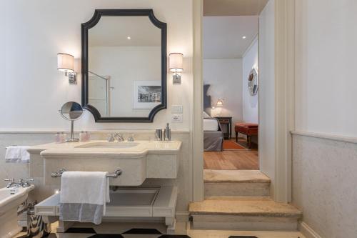 Ein Badezimmer in der Unterkunft La Dimora di San Maurizio 3- Dimora Italia -
