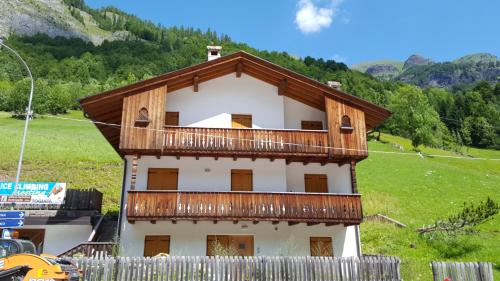Nespecifikovaný výhled na hory nebo výhled na hory při pohledu z apartmánu
