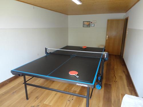 Instalaciones para jugar al ping pong en Ferienwohnung Fuchs o alrededores
