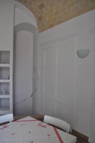a white room with a table and two chairs at La Torre in Vasto