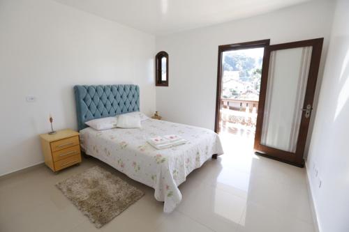 A bed or beds in a room at Hospedagem da Escultora