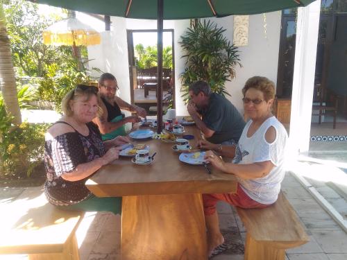 Гости Khrisna Sunrise Homestay Tulamben