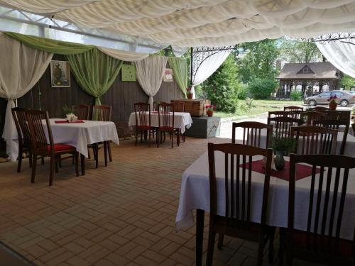 A restaurant or other place to eat at Usadba Pleshanova