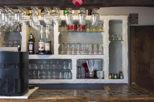 Sohvabaar või baar majutusasutuses Hotel Le Cormier 9