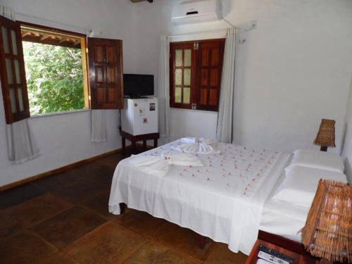 Un pat sau paturi într-o cameră la Pousada Morada do Sol