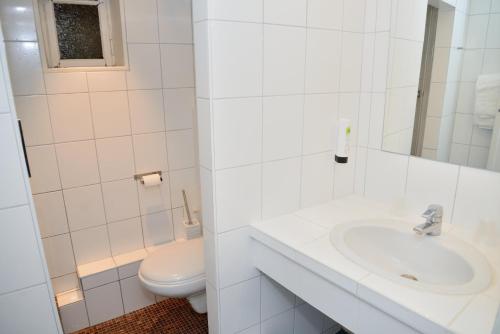 Salle de bains dans l'établissement EtC...Hôtel - Strasbourg Hyper Centre