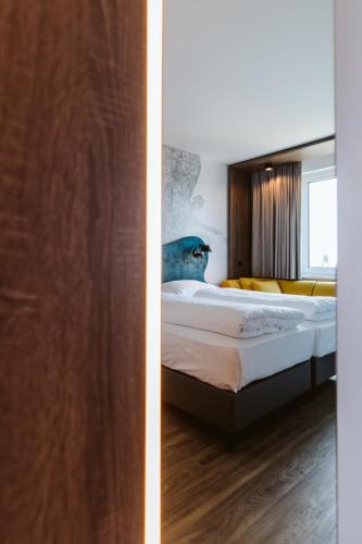Una cama o camas en una habitación de Hotel Rainers21