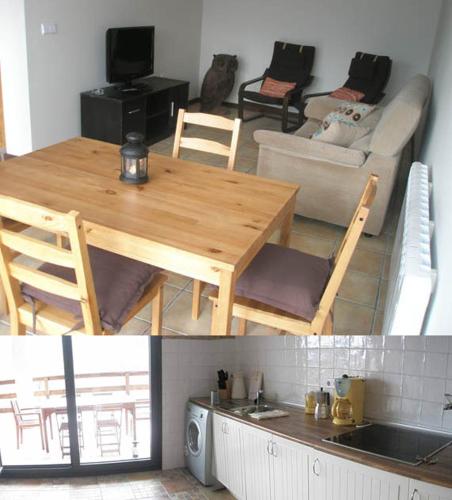 cocina y sala de estar con mesa de madera en La Senda del Casaño en Canales