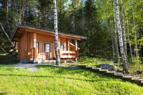 a log cabin in the woods with trees at Villa Vahtivuori in Rantasalmi