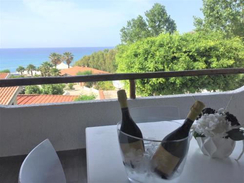 Nápoje v ubytování Cala Petrosa Resort