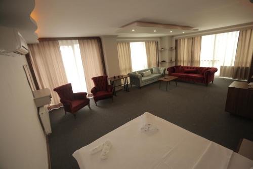Un lugar para sentarse en TEVETOGLU HOTEL