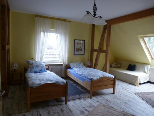 Landhaus-Püttmann tesisinde bir odada yatak veya yataklar