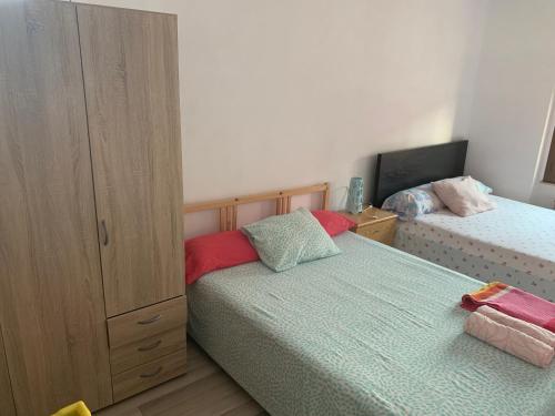Gallery image of Vivienda rosa barrio húmedo in León