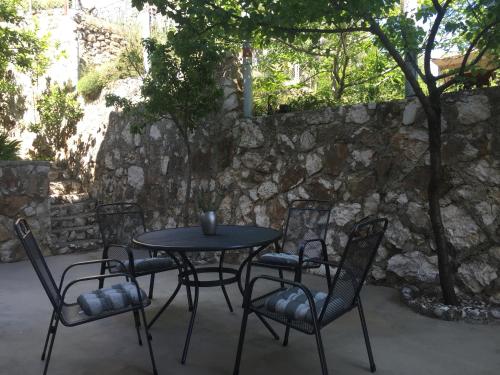 Gallery image of Apartmani Milka i Jozo in Omiš