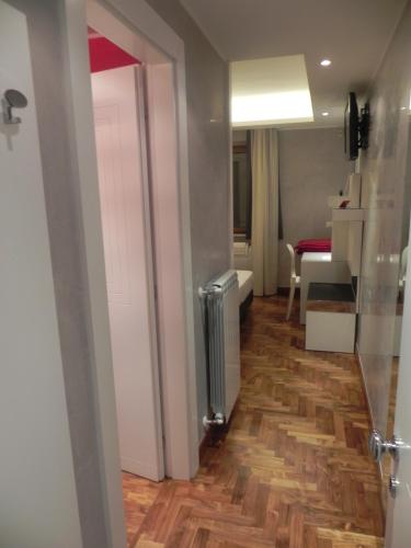 a room with a hallway with a wooden floor at Gente di Notte in Frascati