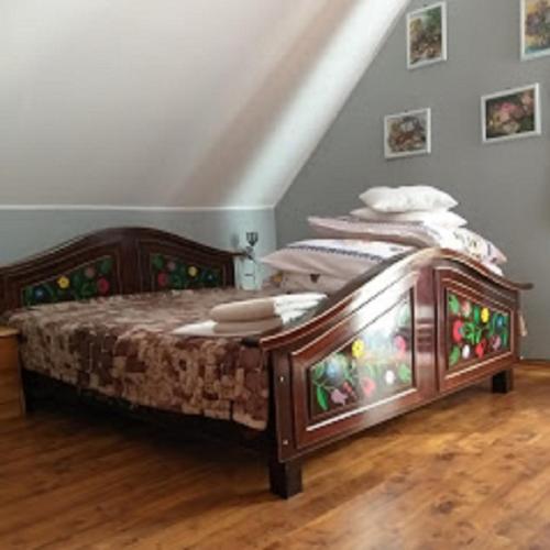 a bedroom with a bed with a wooden floor at Łosiowy Kąt in Goniadz