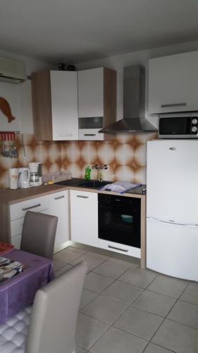 A cozinha ou cozinha compacta de Apartment Sevid