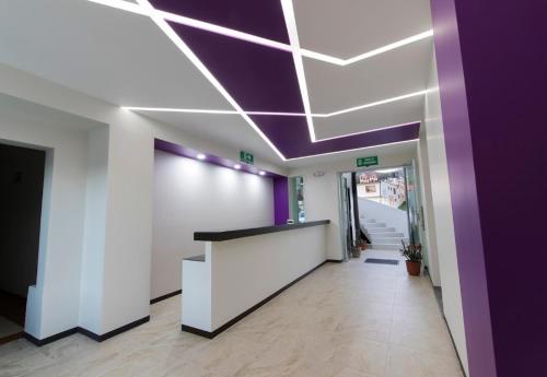 an office with a purple ceiling and a hallway at La Terraza Hotel in Jalpan