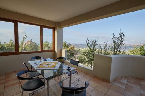 Galeriebild der Unterkunft Serapis Country House on the hill above Heraklion Off grid in Archanes