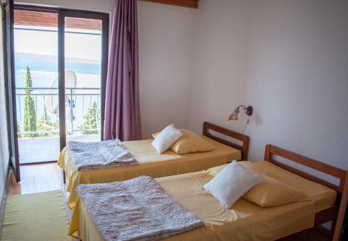 Postel nebo postele na pokoji v ubytování Apartments Ozren-amazing sea view