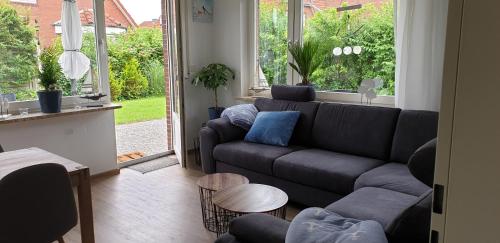 a living room with a couch and a table at Moi Tied in Norddeich