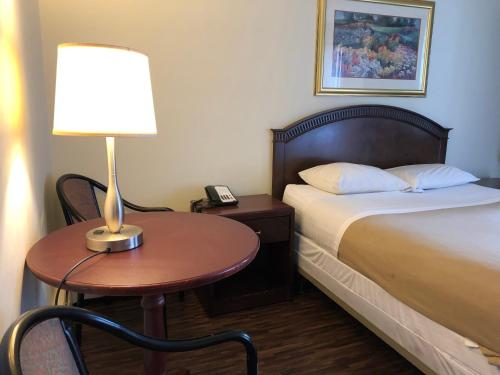 Ένα ή περισσότερα κρεβάτια σε δωμάτιο στο Travellers Inn