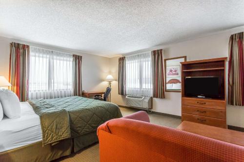 a hotel room with a bed and a flat screen tv at Quality Inn Delta Gateway to Rocky Mountains in Delta