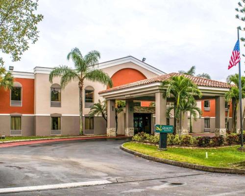 a hotel with a street sign in front of a building at Quality Suites Fort Myers I-75 in Fort Myers