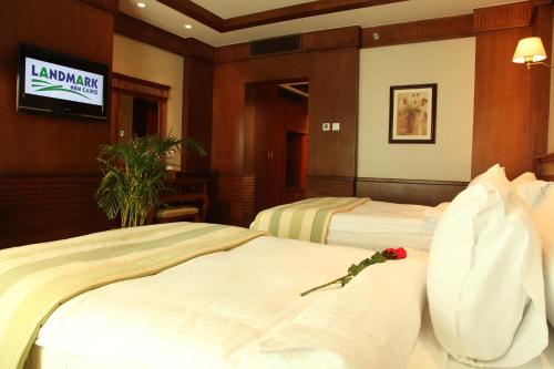 Cama o camas de una habitación en Helnan Landmark Hotel