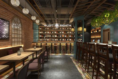 Restaurace v ubytování Happy Dragon City Culture Hotel -In the city center Close to Forbidden City&Wangfujing Street&Subway Nearby &free coffee & Free laundry&English speaking with tour services &Free WiFi unlimited for Western software