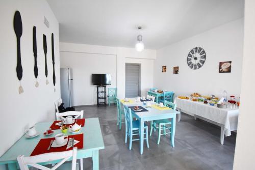 a room with tables and chairs and a dining room at B&B Centrale in Tortolì