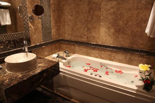 Un baño de Helnan Landmark Hotel