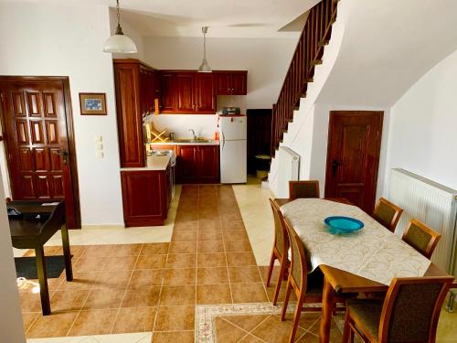 Η κουζίνα ή μικρή κουζίνα στο Traditional House Makrinitsa