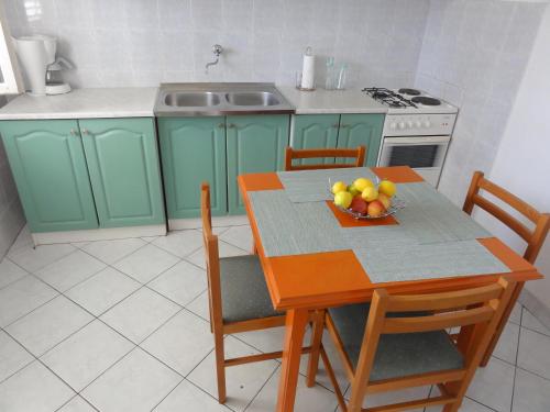 Kuchyň nebo kuchyňský kout v ubytování Apartmani Pavlović
