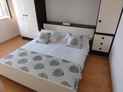 Postel nebo postele na pokoji v ubytování Apartmani Pavlović