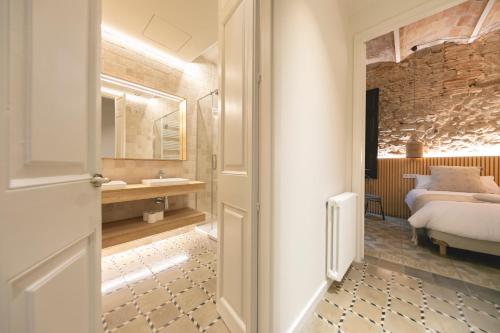 Koupelna v ubytování Bravissimo Mercaders, beautiful 3 bedroom apartment