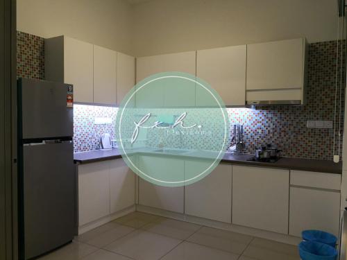 Dapur atau dapur kecil di Cozy and Spacious 2 Bedroom, Family Home Cybersquare 21 Cyberjaya, Flexihome-MY