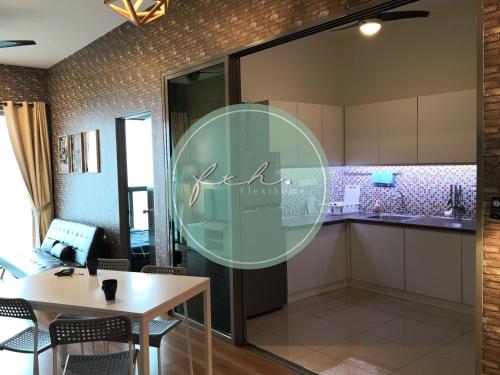 Dapur atau dapur kecil di Cozy and Spacious 2 Bedroom, Family Home Cybersquare 21 Cyberjaya, Flexihome-MY