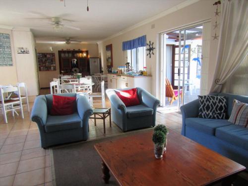 Χώρος καθιστικού στο Dolphin Inn Blouberg
