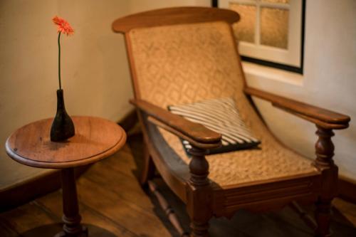Ein Sitzbereich in der Unterkunft Old Harbour Hotel
