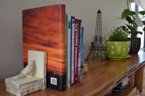 a shelf with books and a bunch of other books at Ellard Bed & Breakfast in Perth