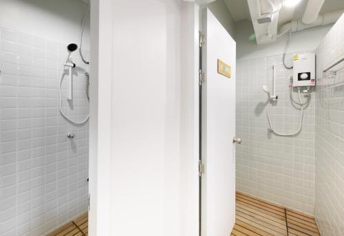 Vonios kambarys apgyvendinimo įstaigoje REST IS MORE hostel