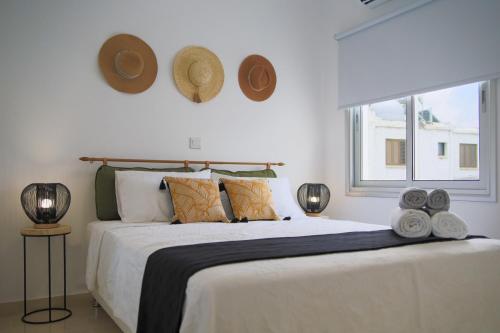 Кровать или кровати в номере Phaedrus Living: Seaside Luxury Flat Lighthouse 68